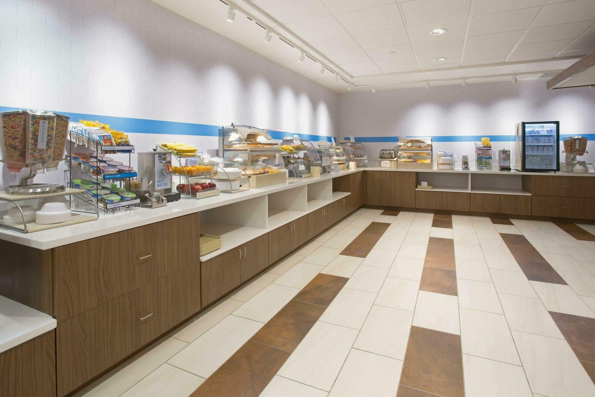 Holiday Inn Express & Suites Chicago North Shore - Niles By Ihg Luaran gambar